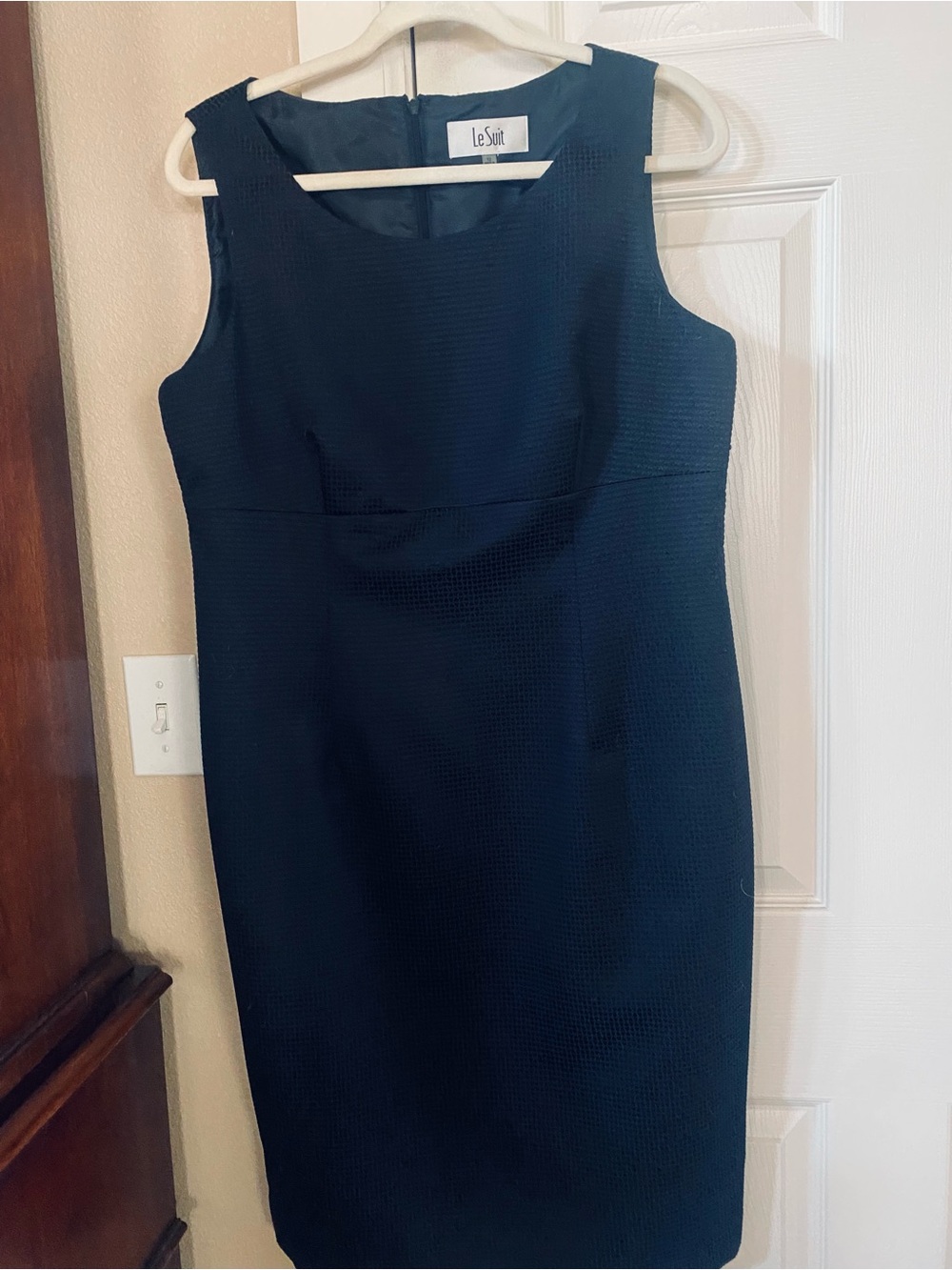 Le Suit Sleeveless Midi Sheath Dress in Navy